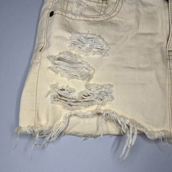 American Eagle Distressed Denim Mini Micro Skirt Size 6 Cream Vintage Y2K Cotton - Picture 3 of 7